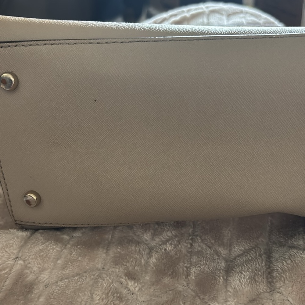 Kate Spade purse. This is a purse that can be rehabbed. - Picture 4 of 16